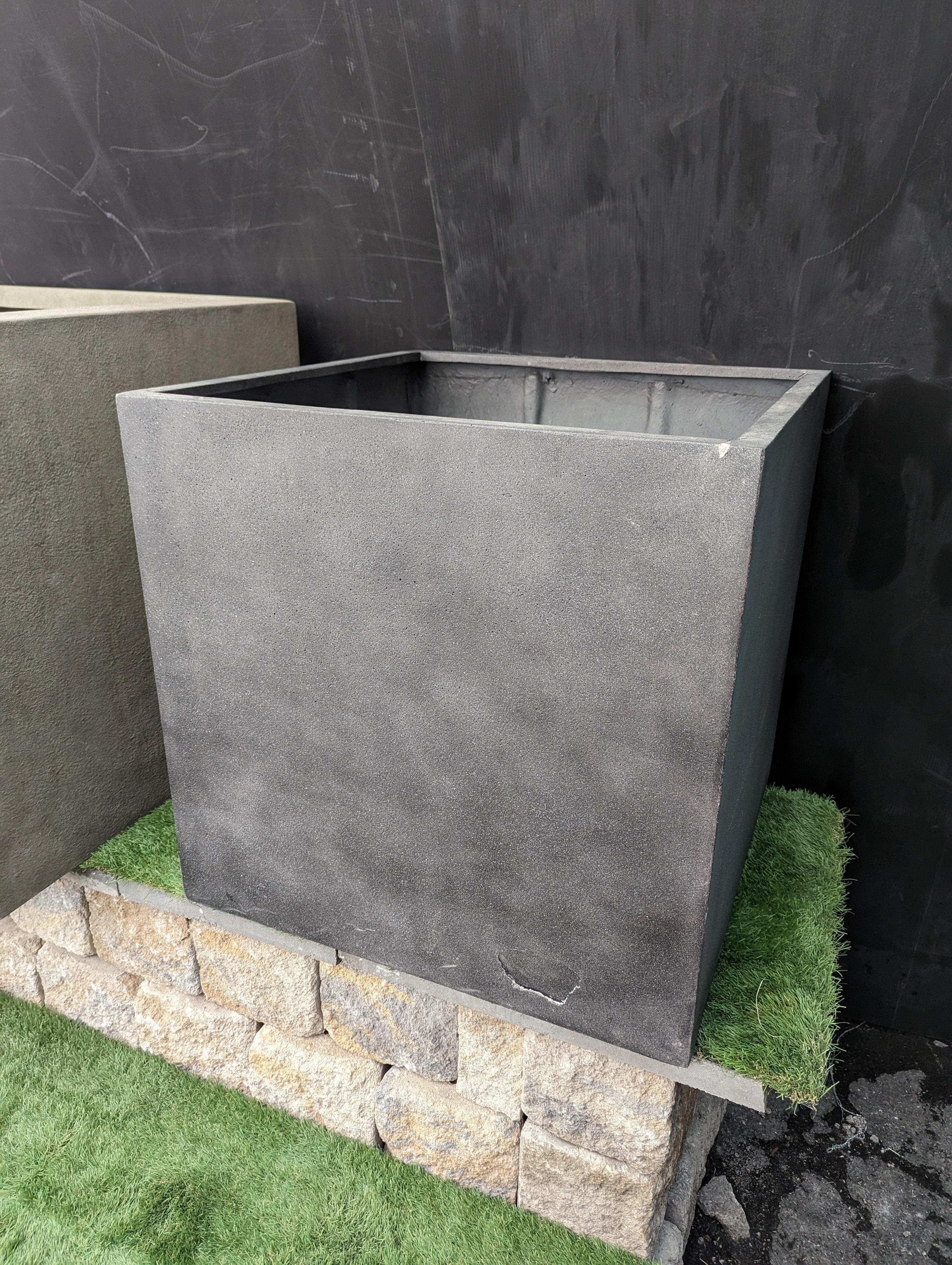 Photo of Campania Farnley Planter #2 - Clearance - Marquis Gardens